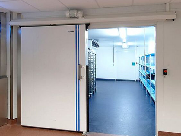 Blast-Frezer-Room-z-szaleństwem drzwi